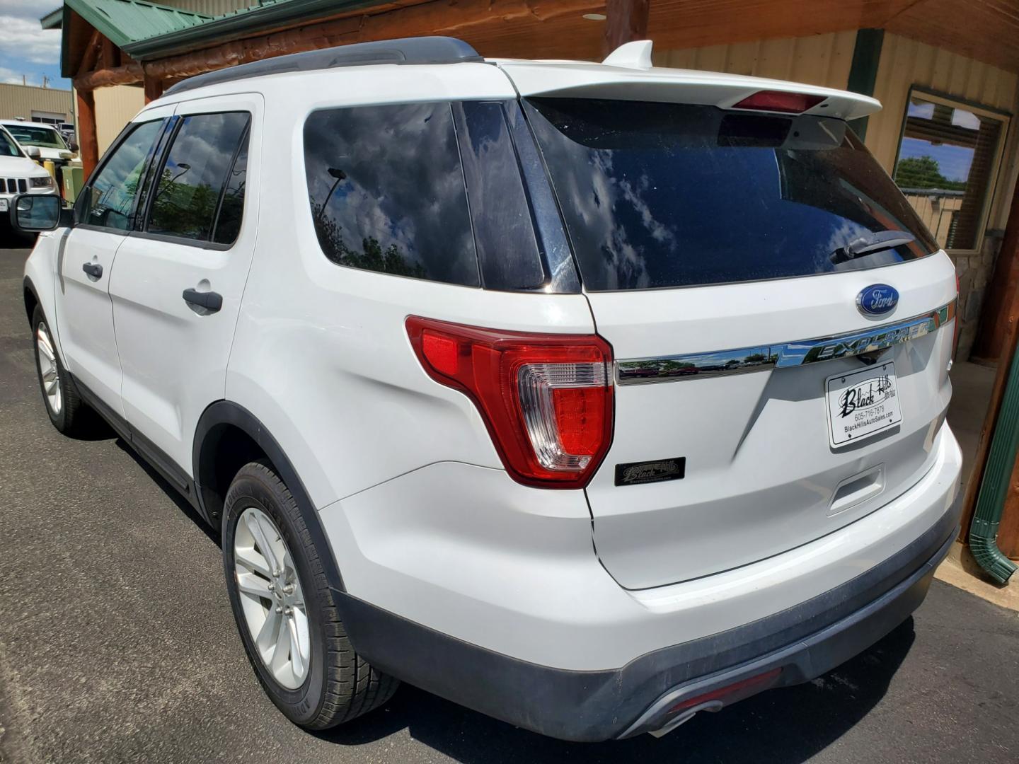 2017 Silver /Tan Ford Explorer (1FM5K8B87HG) with an 3.5L V-6 TI-VCT engine, 6-Speed Selectshift transmission, located at 1600 E Hwy 44, Rapid City, SD, 57703, (605) 716-7878, 44.070232, -103.171410 - Photo#38